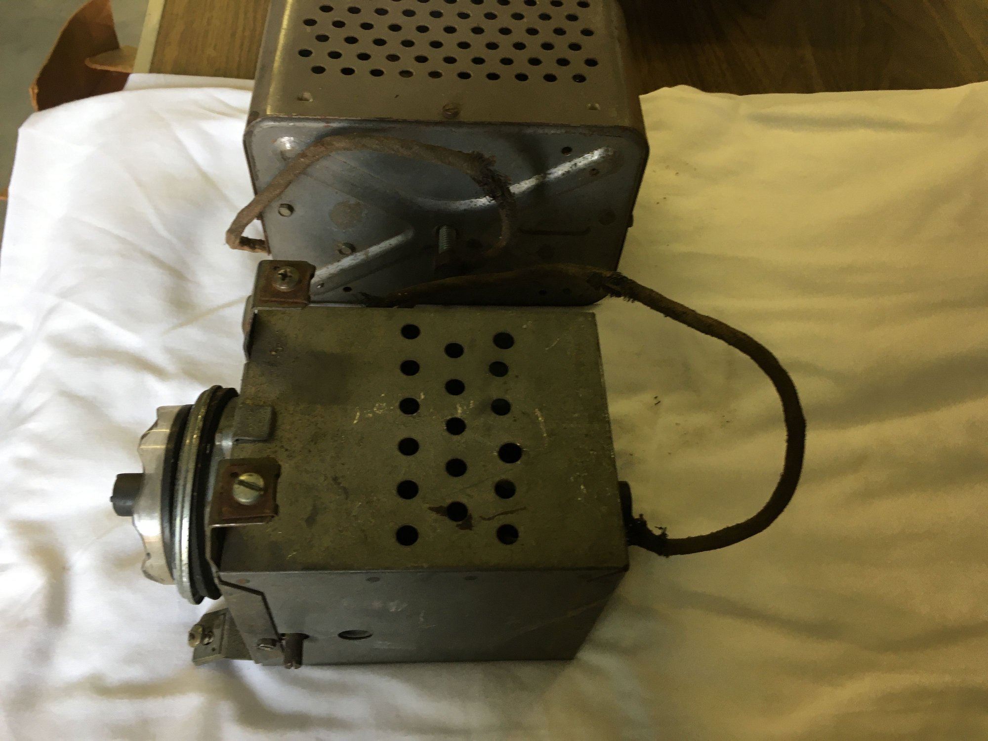 Audio Video/Electronics - AM Radio 1953-1955 6 Volt - Used - 1953 to 1955 Ford F-100 - South Pittsburg, TN 37380, United States