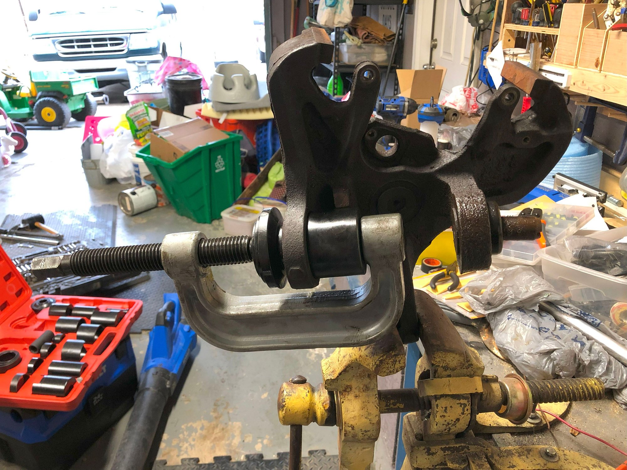 Pressing the old ball joints out
