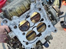 The bottom of the carb is a bit rusty, but nothing I cant clean up. It should still be reusable. 