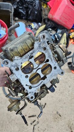 The bottom of the carb is a bit rusty, but nothing I cant clean up. It should still be reusable. 