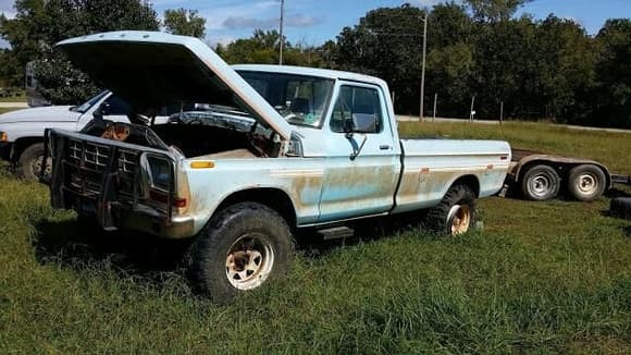 This was the original truck I bought.  But by the time I got it it was missing differentials, motor, tranny, hood, grill pieces, and other stuff.  I have most of this stuff from my diesel conversion on my other 79 F250 4x4 Bandit.