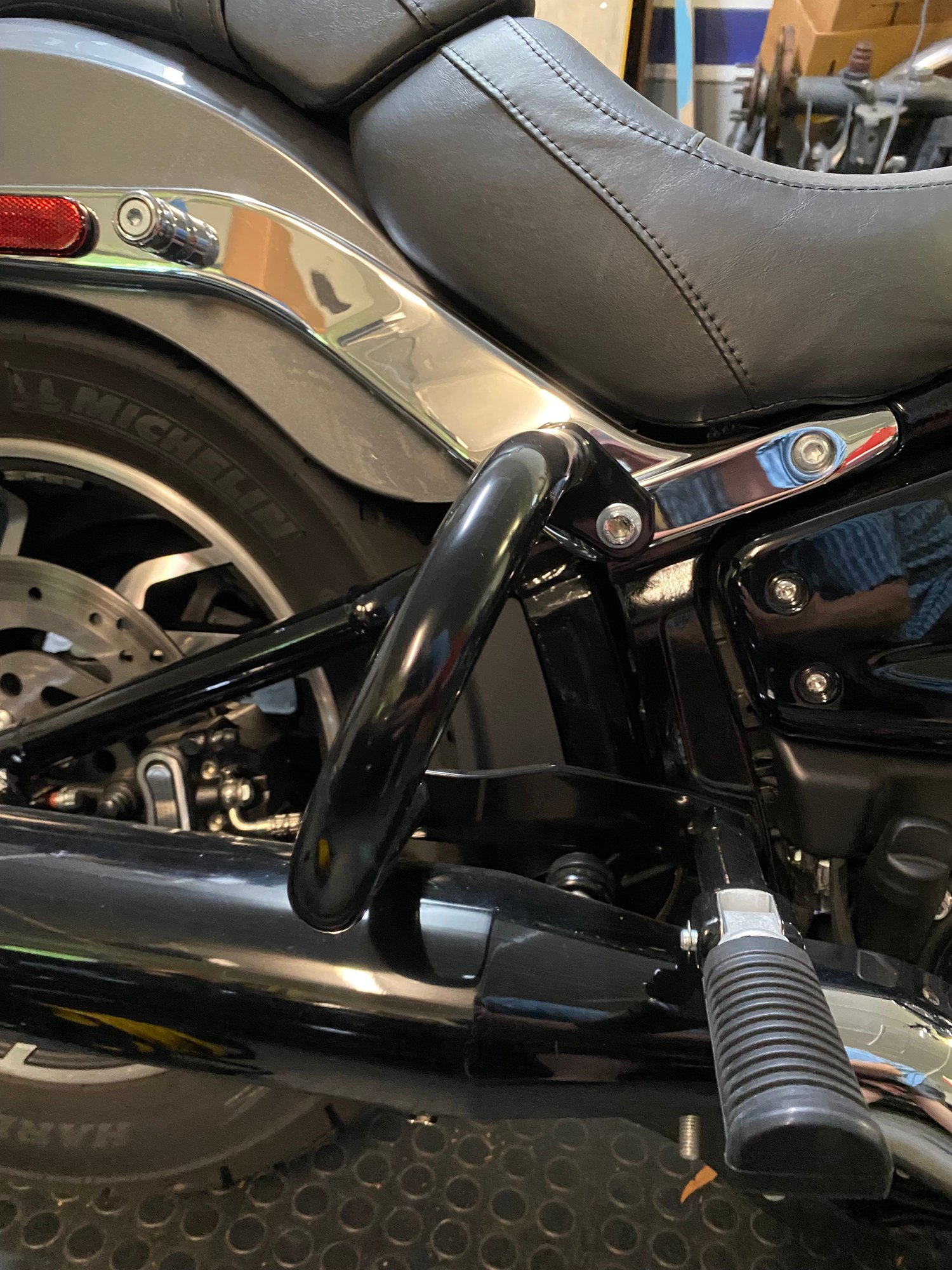 2021 Sport Glide, the mods start. 1st up saddle bag guards Harley