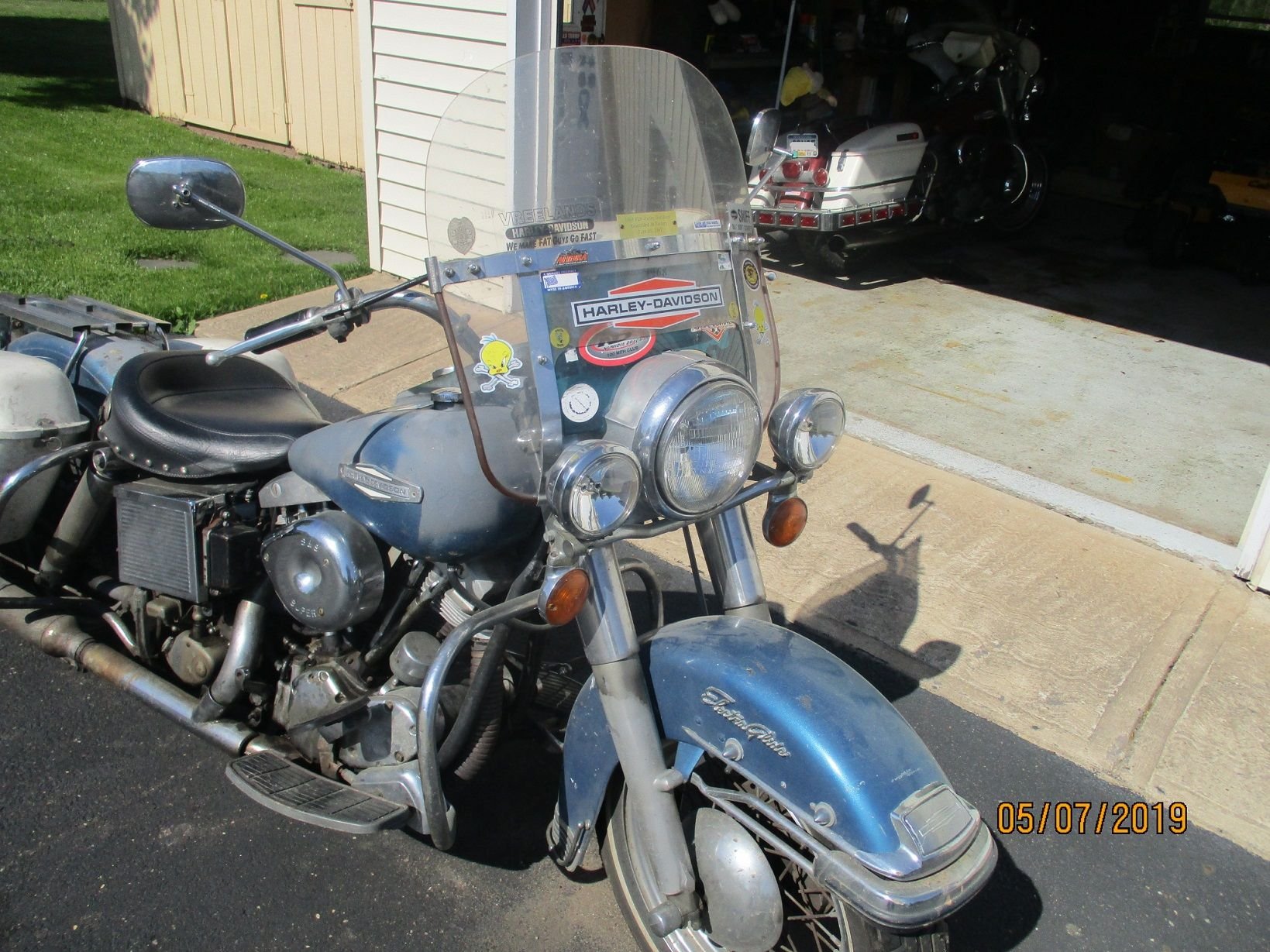 7 in Dark Gray Shield 96-13 Harley Windshield Touring