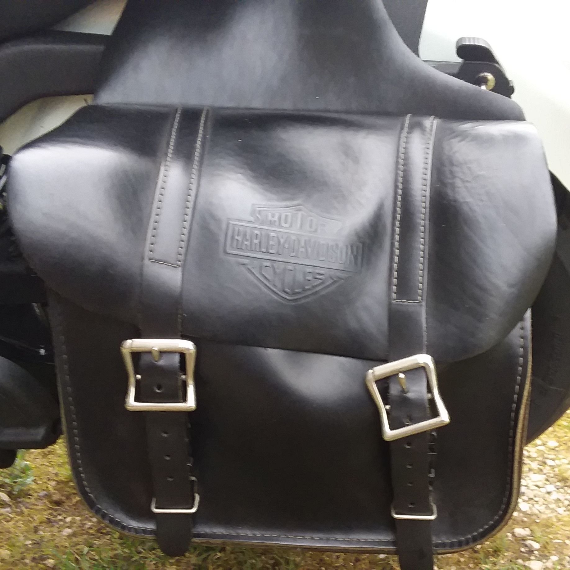 Genuine HarleyDavidson leather throwover saddlebags Harley Davidson