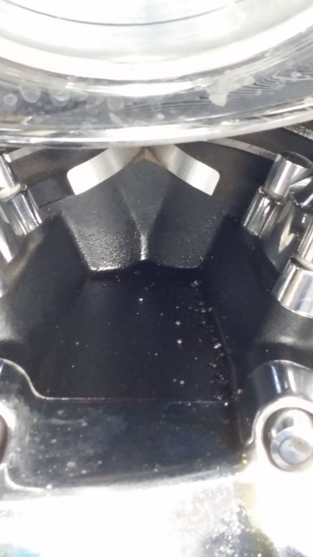 2012 Road Glide Ultra, oil leaking out from air filter Harley