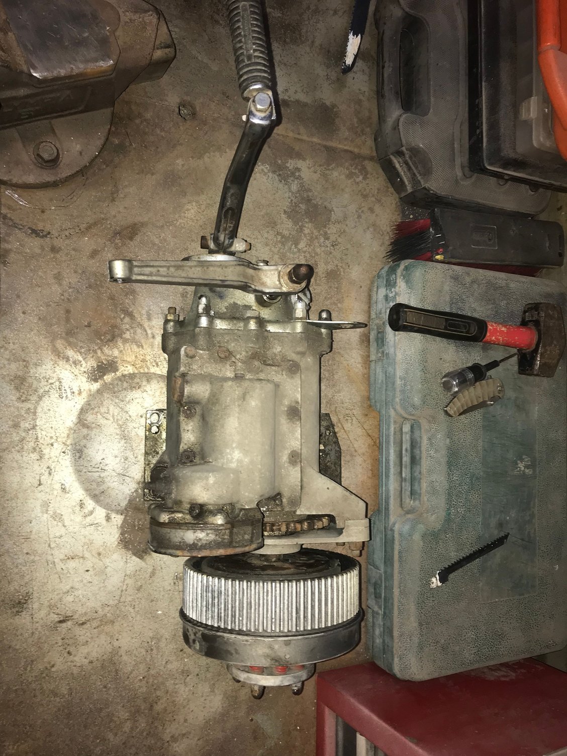 Clutch hub removal with transmission pulled and no puller? Harley