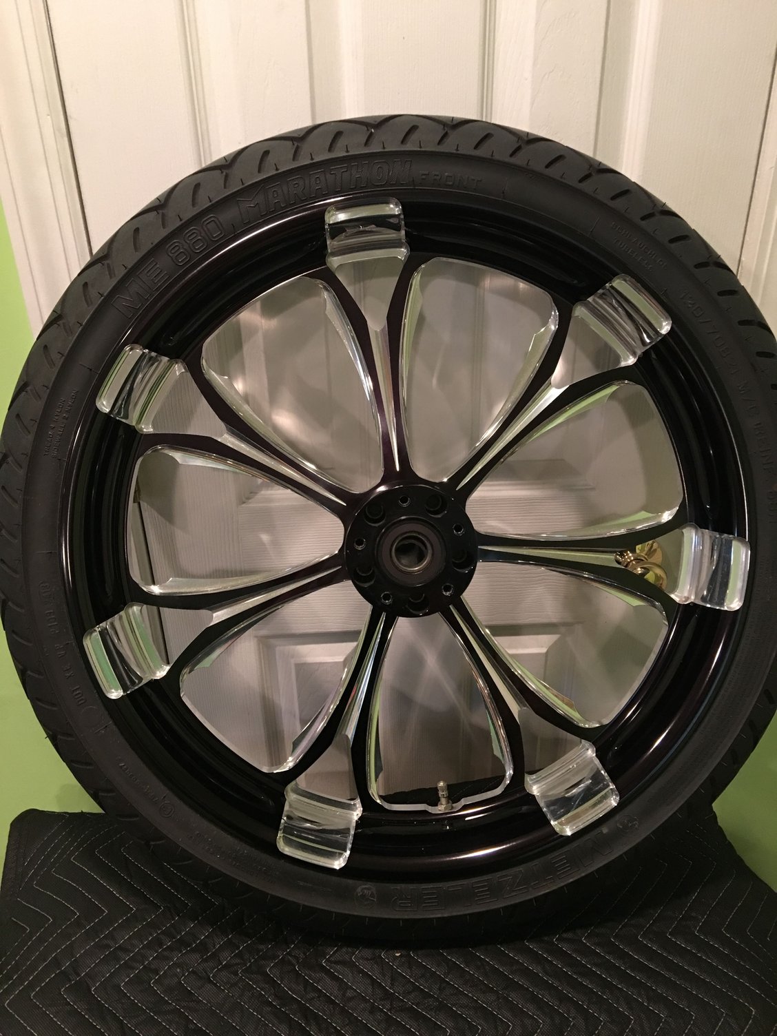 Performance machine 21 platinum cut paramount wheel and tire. Harley