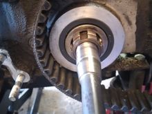Here you can see the tras main seal is completly dry ! Thats great news ! I just had to clean up the oiley mess  & the belt pulley . . .