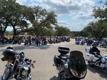 Big Crowd at Bent Rim in Leakey 
