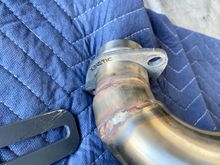 Correct flange orientation on rear pipe (logo facing outwards)