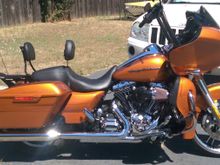 Since this photo I changed engine guard to black, added black saddlebag guards, installed Airwing LED lighted bars for sissy bar and luggage rack.