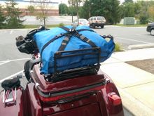 Most of the weight is still on the rack, the assembly is held in place with ty-wraps to the rack, and any weight on it sits on the lid on pads, front and rear, so it's not all on just the four legs of the rack..