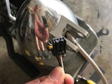 The wiring harness of the original headlight