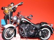 "Hava hava hava BLUUUEEE Christmas - without yoooouuu!
Heck, even Elvis loves a Deluxe . . .

?;^o