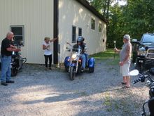 Her-bee-Doo tryin ta leave on hiz trike....I won't tell you he stalled it 3 times before Susan thumped him on the head and  got him going!!!!!!