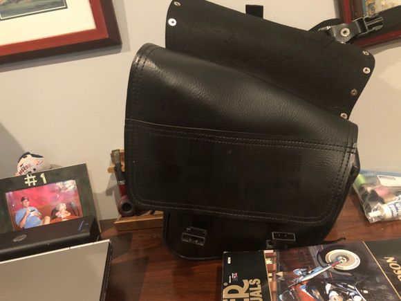 Has a Velcro document pouch