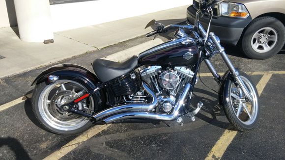 Love the bike....looking for rear fender/seat conversion ideas? Rocker /Breakout conversion maybe?