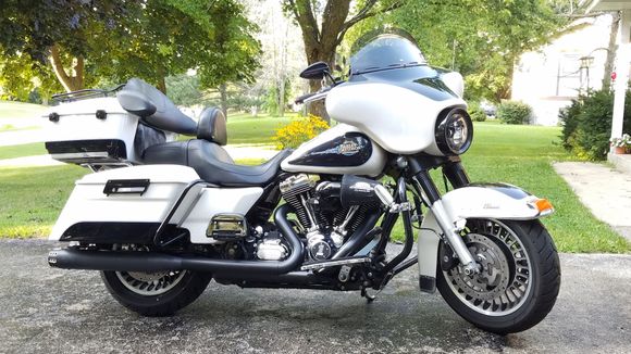 2012 FLHTC - "The Panda" after a rare bath.