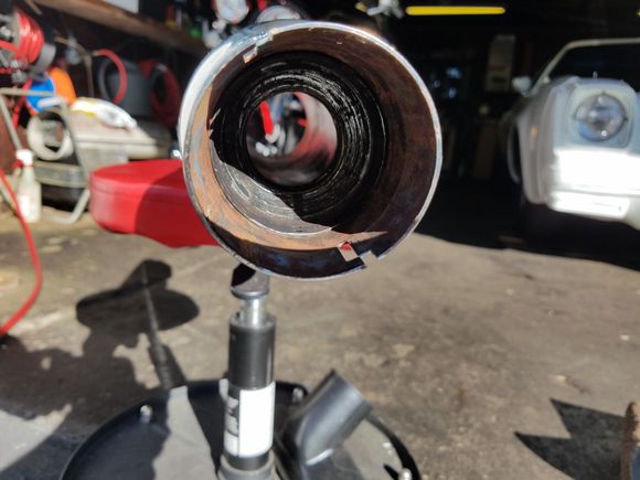 There was only 2 welds to grind down to remove the baffle,,,, the 2015 CVO muffler had 3 welds...
Waiting on a set of Big Louie 2.50" baffles...