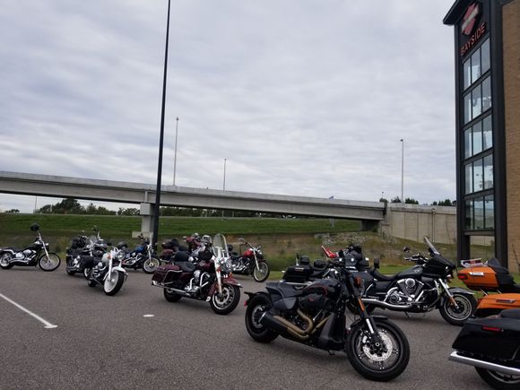 In a sea of baggers...