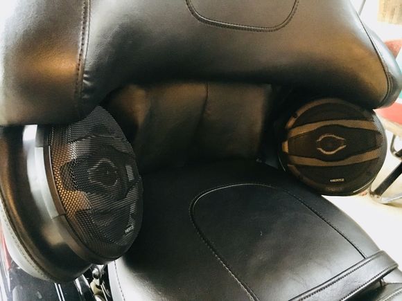 FYI... these are HERTZ HCX 165 6.5" with Metra 1” spacers. Mounted in my 2012 Ultra Classic stock pods.