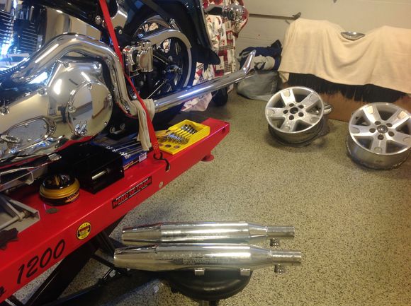 Disregard the slip ons they are from another bike