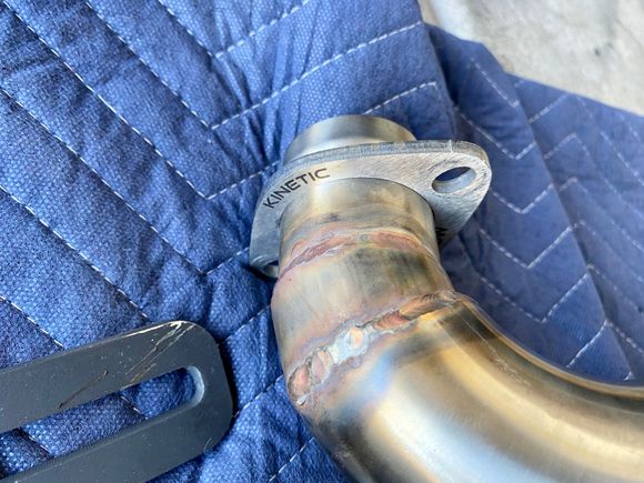 Correct flange orientation on rear pipe (logo facing outwards)