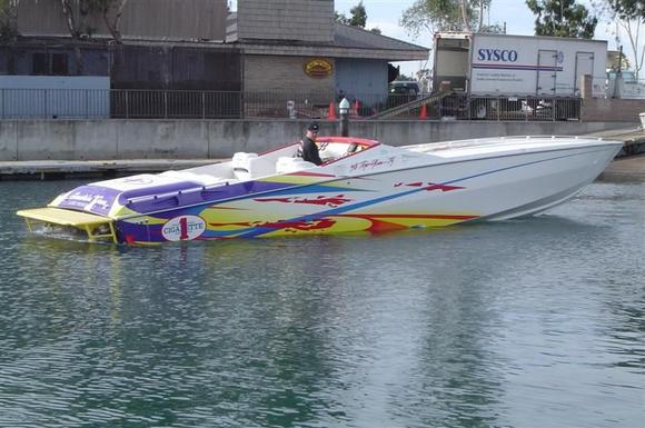 38' Cigarette Top Gun