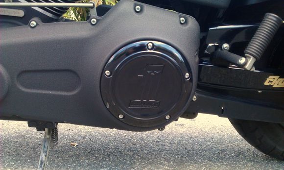 Love the contrast between the shiny black covers and the wrinkle paint.