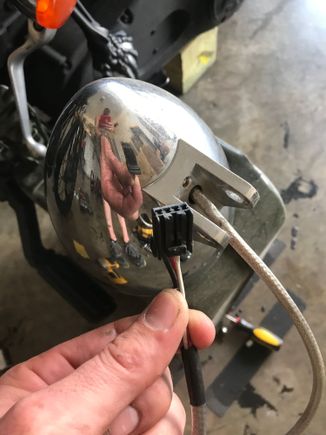 The wiring harness of the original headlight