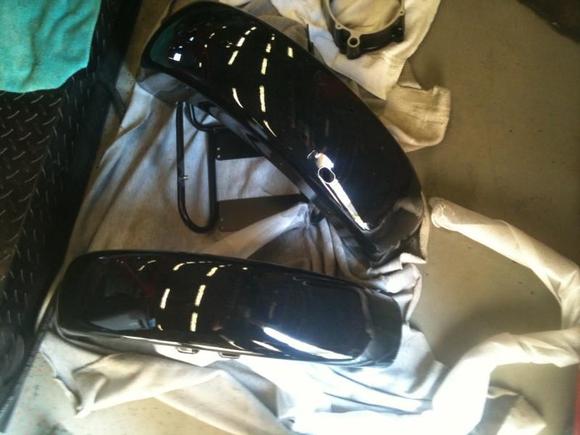 i also had the skins powder coated (plastic were painted, obviously). all skins, fenders, side covers, tank, fairing, saddlebags, and tourpak were shiny black. all hard parts, floorboards, engine parts, forks, light set and struts were 20% gloss black powder coat.