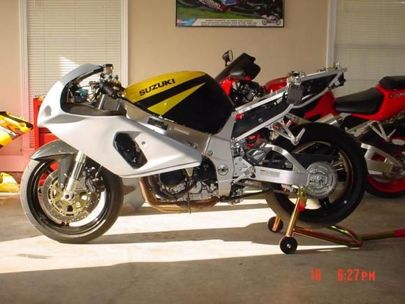 Fitting bodywork befored paint, '02 GSX 750 2003