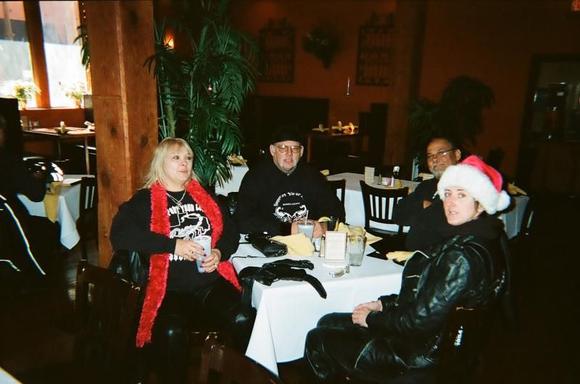 Breakfast buffet b4 the ride. (now these were total strangers and were uncomfortable about the pic, so I did'nt ask for names, but if you see this ...thanks;).)