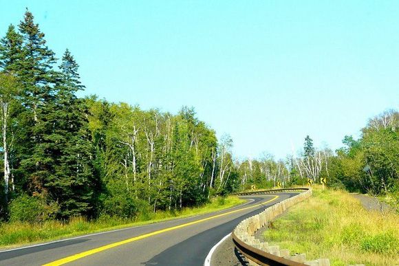 Road to Split rock  light house