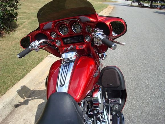 Painted SG mirrors; Hog Tunes fairing lower speakers/kit; Ironside rider footboards/inserts; etc.