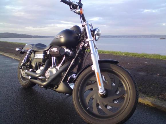 Pictures of my Street Bob with new Screaming Eagle heavy Breather and front Spoiler.