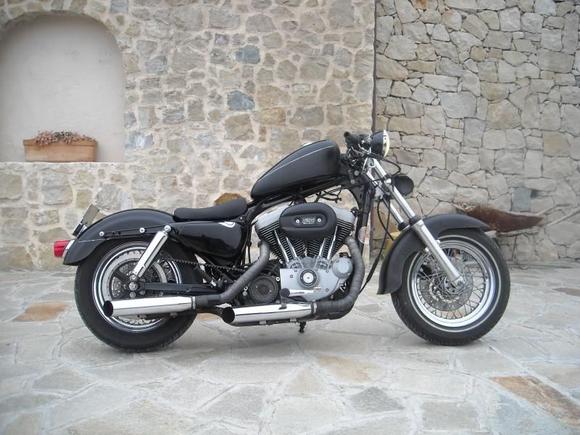 made up a seat finally , after weeks o bustin ma chops, its not final , but it works
chop the fenders soon