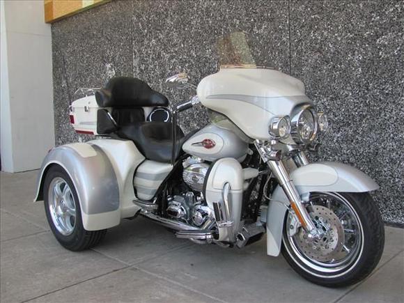 My Dads new trike 110 CI Screamin Eagle package.