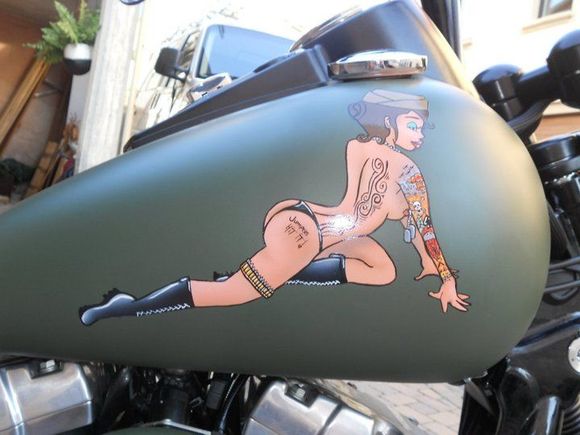 right side tank art.