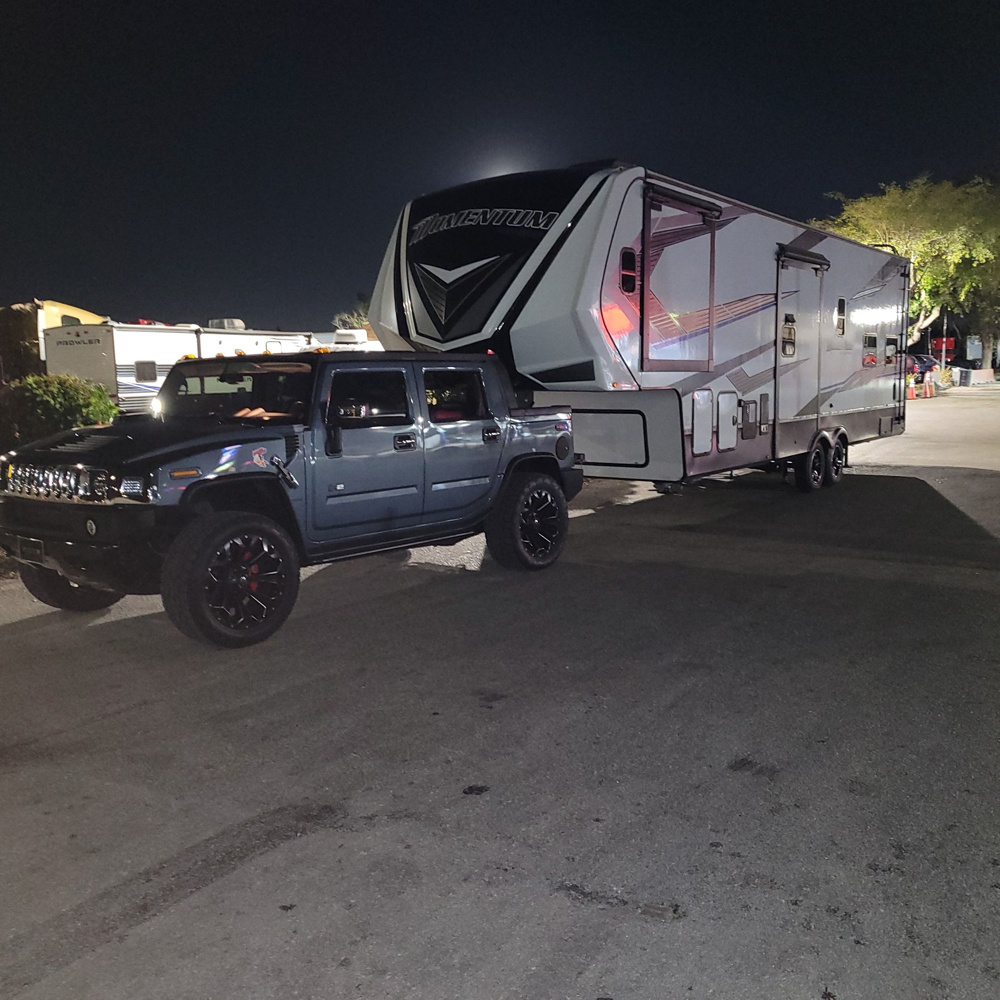 SITTING MOSYLY LEVEL WITH 2440 LBS IN THE BED