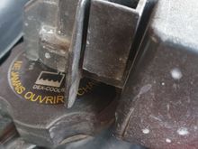 Fuse box lid, with clip broken