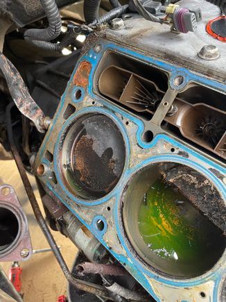 Looks like something is clogged up top left gasket. 