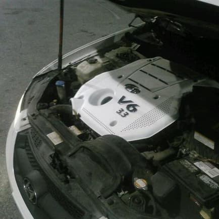 Another pic of the new color of the engine cover. I think all engine covers should be color-matched to the car.