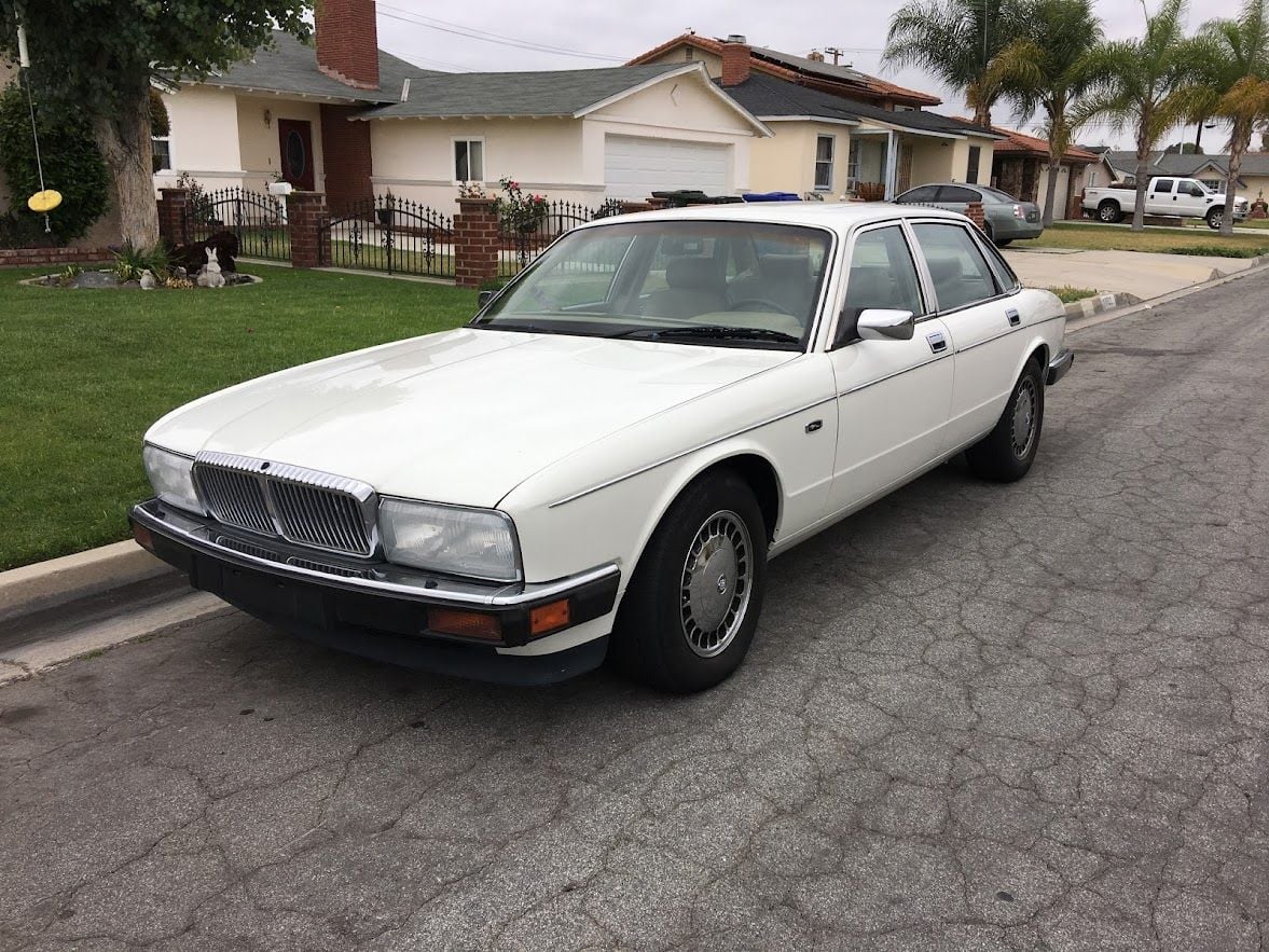 1992 Jaguar Vanden Plas - 1992 Jaguar Vanden Plas Sale by Original Owner - Used - VIN SAJKY1743NC650173 - 140,000 Miles - 6 cyl - 2WD - Automatic - Sedan - White - Downey, CA 90241, United States