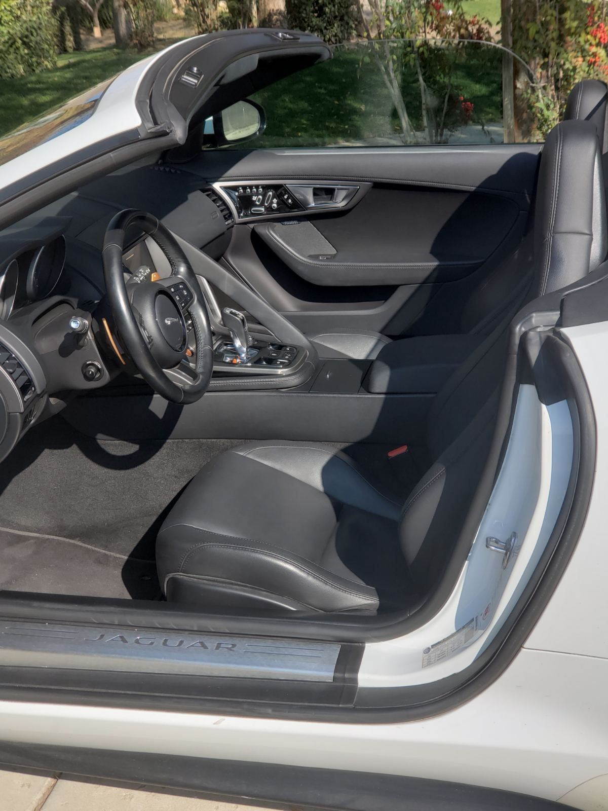 2014 Jaguar F-Type - 2014 F-Type V8S - Clean carfax, Title in hand - Used - VIN SAJWA6GL1EMK07752 - 56,950 Miles - 8 cyl - 2WD - Automatic - Convertible - White - Fresno, CA 93611, United States