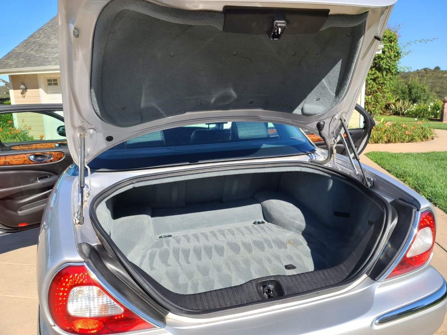 2006 Jaguar Super V8 - 2006 Jaguar Supercharged (Super V8) - Used - VIN SAJWA82C26TG49890 - 73,100 Miles - 8 cyl - 2WD - Automatic - Sedan - Silver - Valley Center, CA 92027, United States