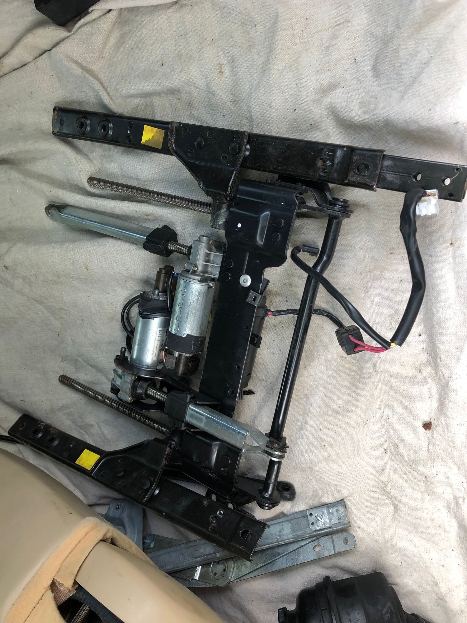 2011 Acura MDX - drivers seat frame and motor - Accessories - $40 - Marion, IA 52302, United States