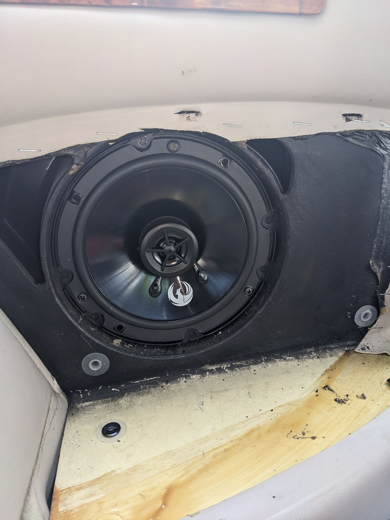 Phoenix Gold Z65CXi speakers installed in rear.