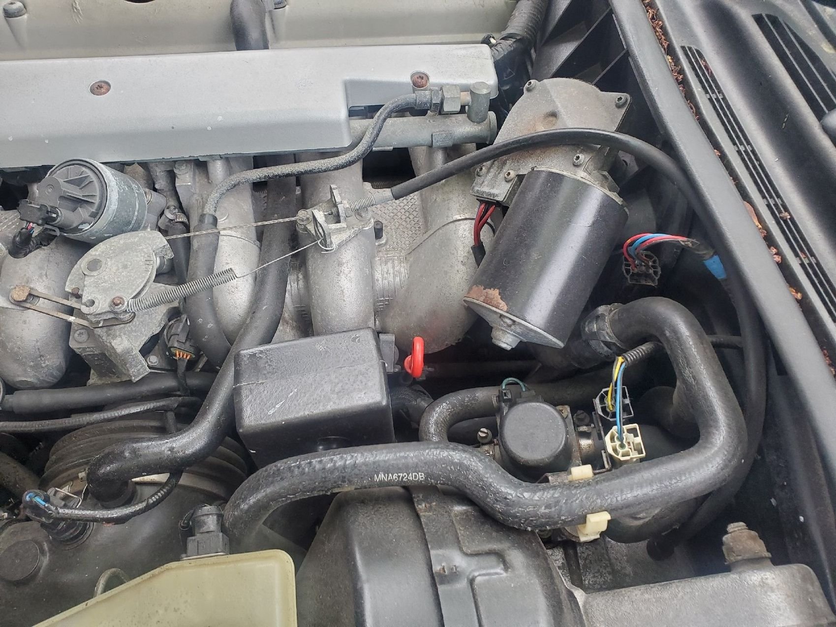 1996 XJ6 throttle cable routing