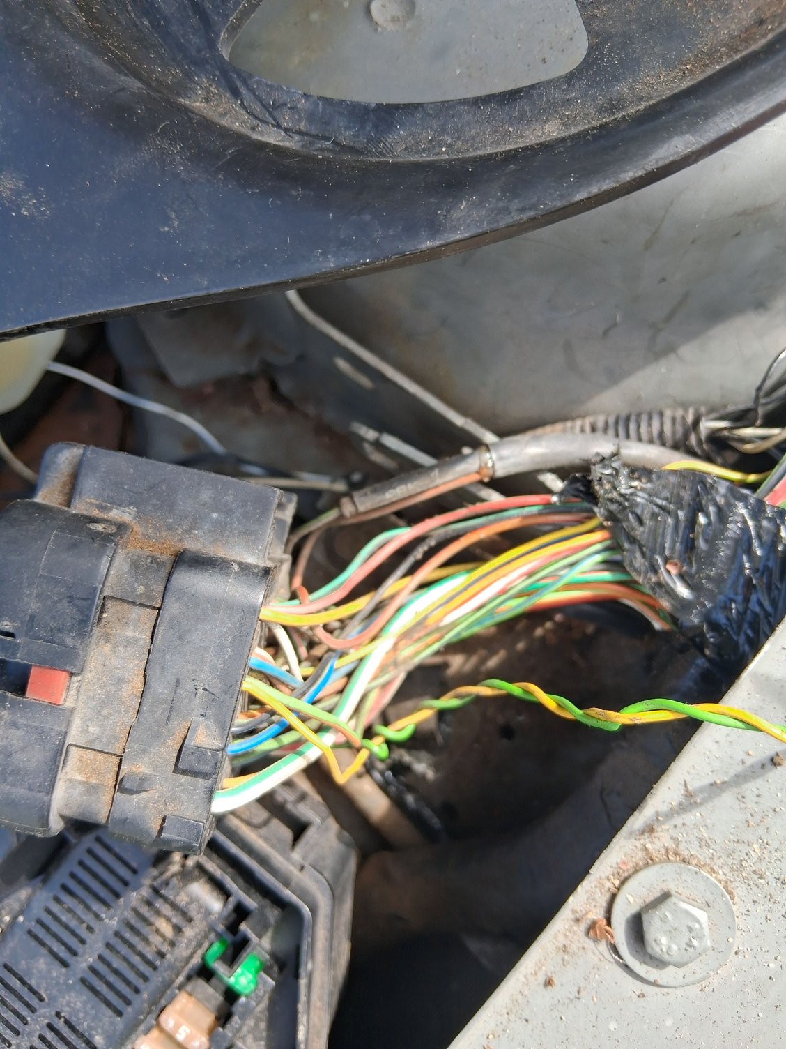 This is the only CAN line to the ECM